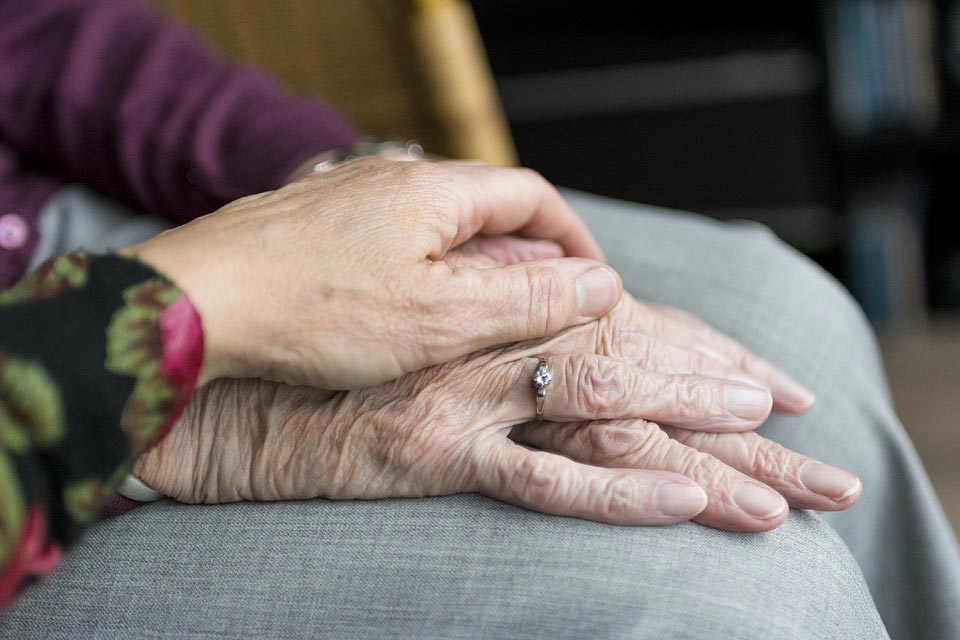 La soledad golpea a más de dos millones de personas mayores de 65 años